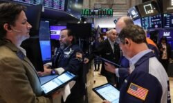 US Stock Futures Drift as Markets Weigh Policy Signals and Earnings Risk